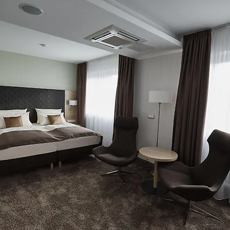 Ringhotel 3* Rüdesheim nad Renem